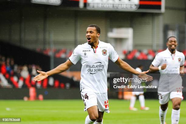 Alassane Plea of Nice celebrates after scoring his second goal during the Ligue 1 match between EA Guingamp and OGC Nice at Stade du Roudourou on...