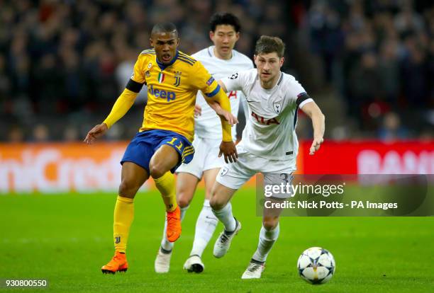 Juventus' de Souza Douglas Costa and Tottenham Hotspur's Ben Davies battle for the ball