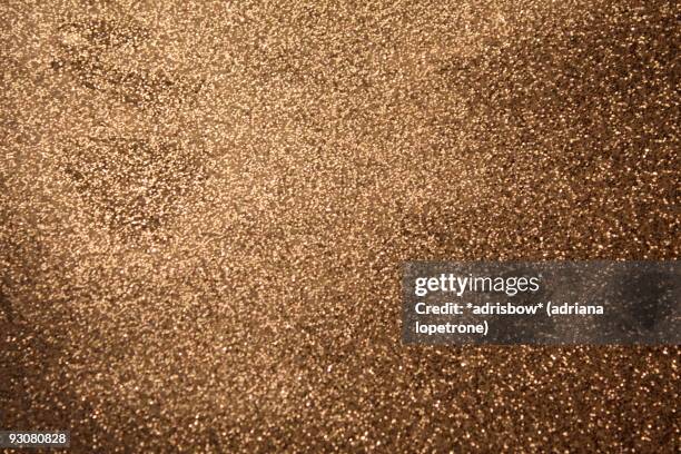 bronze glitter texture - bronskleurig stockfoto's en -beelden