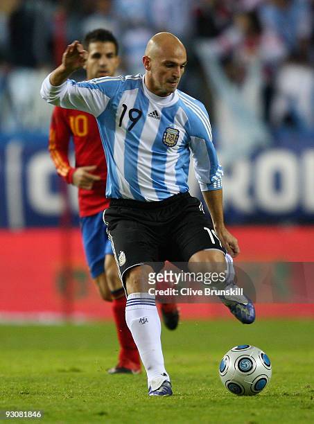 Esteban Cambiasso of Argentina in action during the friendly International football match Spain against Argentina at the Vicente Calderon stadium in...