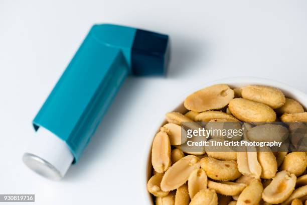 salted peanuts and asthma inhaler - peanut food - fotografias e filmes do acervo