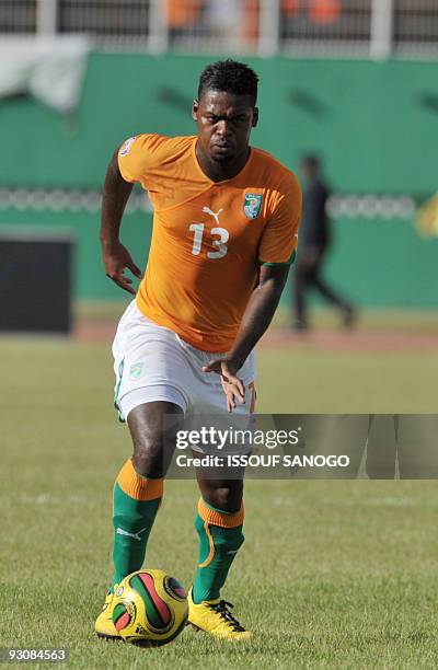 Ivory Coast's National footbal team player Ndri Romaric, controls the ball on November 14, 2009 during a Fifa 2010 World Cup match against Guinea at...