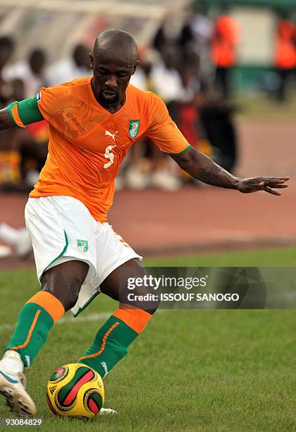 Ivory Coast's National footbal team player Didier Zokora, controls the ball on November 14, 2009 during a Fifa 2010 World Cup match against Guinea at...