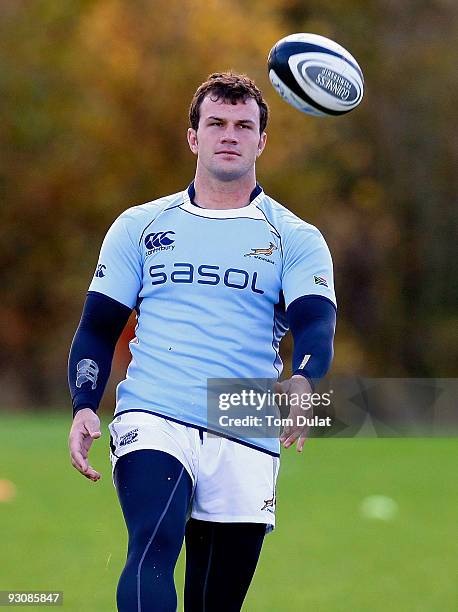 Bismarck du Plessis trains with the ball during the South Africa training session at Old Albanians Rugby Club on November 16, 2009 in St Albans,...