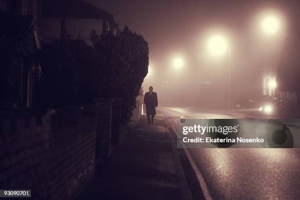 foggy night - fog london stock pictures, royalty-free photos & images