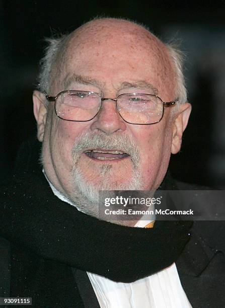 Edward Ruvane 337 photos et images haute résolution de Edward Woodward - Getty Images