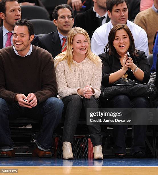 Melissa Joan Hart attends the Atlanta Hawks Vs. New York Knicks at Madison Square Garden on November 11, 2009 in New York City.