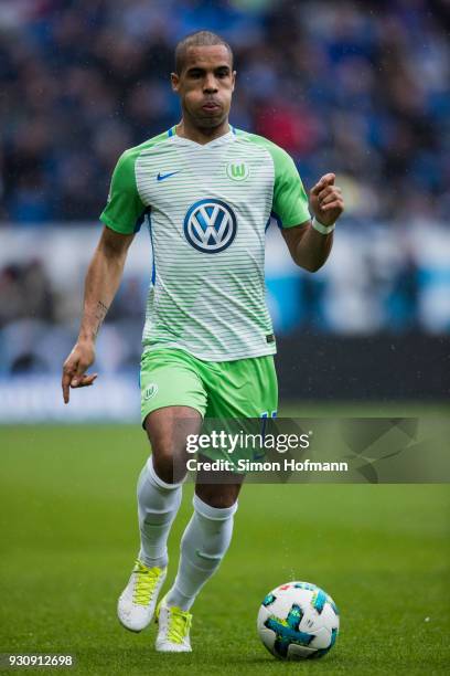 Daniel Didavi of Wolfsburg controls the ball during the Bundesliga match between TSG 1899 Hoffenheim and VfL Wolfsburg at Wirsol Rhein-Neckar-Arena...