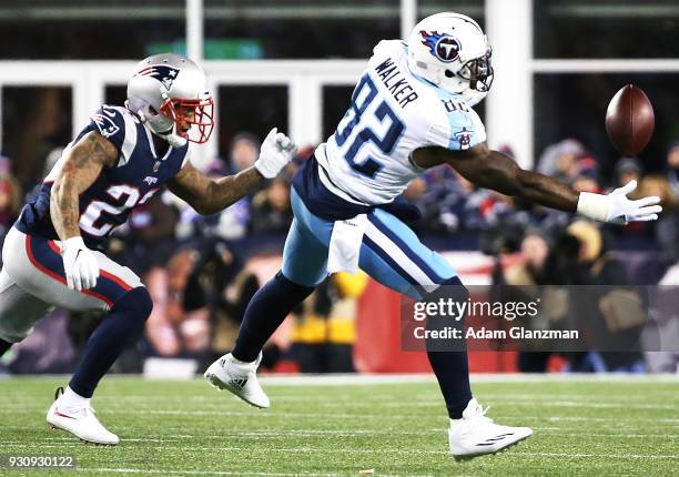 Delanie Walker of the Tennessee Titans makes a catch during a game against the New England Patriots during the fourth quarter in the AFC Divisional...