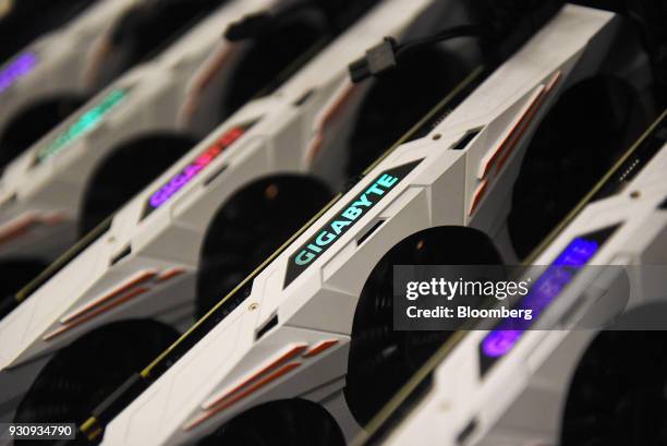 21 Mulitple Devices Stock Photos, High-Res Pictures, and Images - Getty ...
