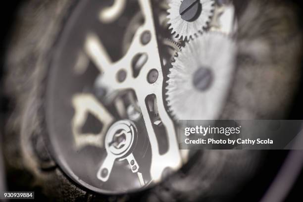 watch gears - uhrwerk stock-fotos und bilder