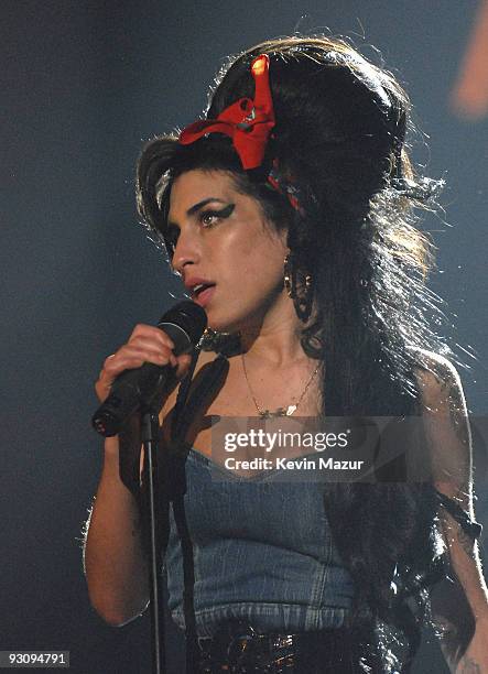 Singer Amy Winehouse performs at the 2007 MTV Europe Awards at Olympiahalle on November 1, 2007 in Munich.