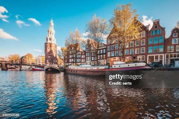 horizonte de la ciudad de amsterdam - amsterdam canal fotografías e imágenes de stock