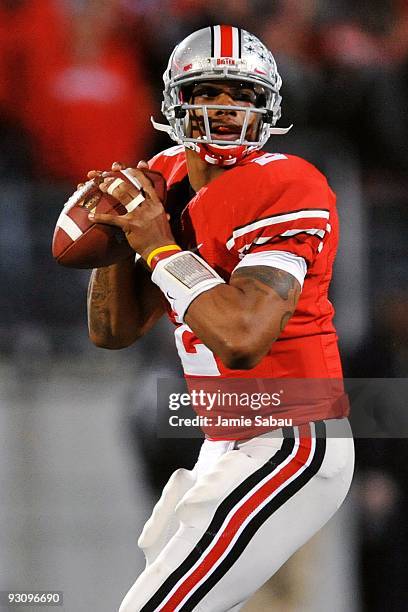 Quarterback Terrelle Pryor of the Ohio State Buckeyes prepares to pass against the Iowa Hawkeyes at Ohio Stadium on November 14, 2009 in Columbus,...