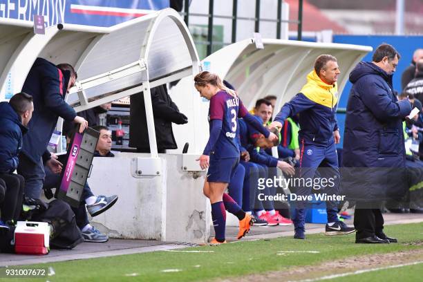 Laure Boulleau of PSG is injured during the Women's Division 1 match between Paris Saint Germain and Paris FC on March 12, 2018 in Saint...