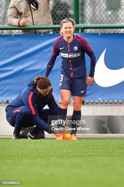 Laure Boulleau of PSG is injured during the Women's Division 1 match between Paris Saint Germain and Paris FC on March 12, 2018 in Saint...