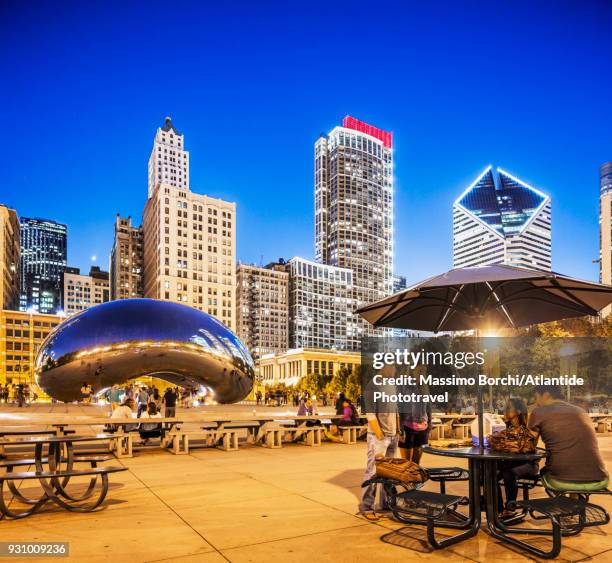 downtown, loop, millennium park, at&t plaza, people near the cloud gate sculpture (popularly knows ad the bean) by anish kapoor, the town on the background - chicago illinois bean stock pictures, royalty-free photos & images