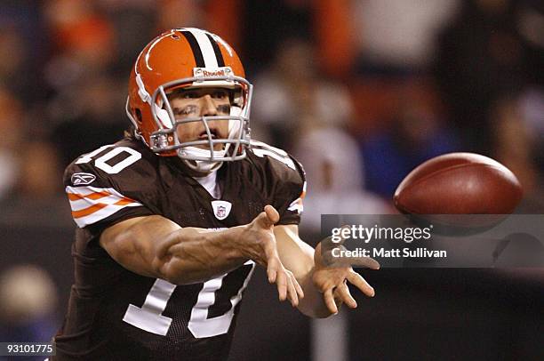 Quarterback Brady Quinn of the Cleveland Browns pitches the ball in the second quarter against the Baltimore Ravens at Cleveland Browns Stadium on...