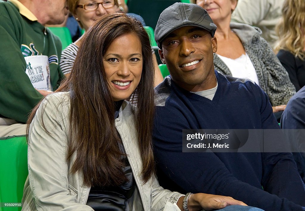 Tampa Bay Buccaneers cornerback Ronde Barber and Claudia Barber takes... News Photo Getty Images