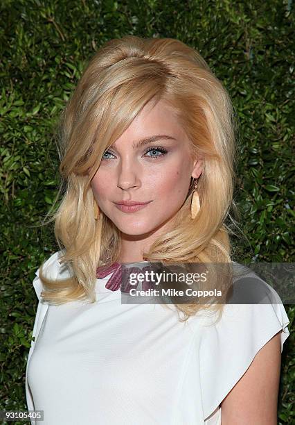 Jessica Stam attends The CFDA/Vogue Fashion Fund Awards at Skylight Studio on November 16, 2009 in New York City.