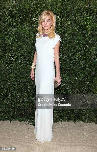 Jessica Stam attends The CFDA/Vogue Fashion Fund Awards at Skylight Studio on November 16, 2009 in New York City.