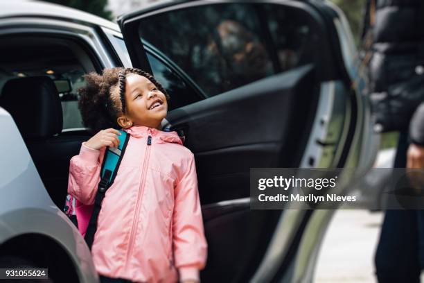 young girl going to school with parent - girls getting ready imagens e fotografias de stock