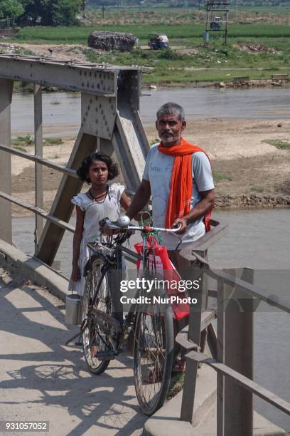 Pictures of diverse faces and people in India, representing the daily life in the region of Delhi, Varanasi, Gaya and Uttar Pradesh.