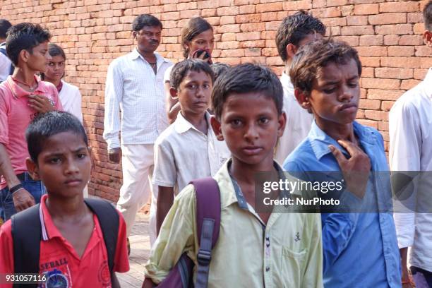 Pictures of diverse faces and people in India, representing the daily life in the region of Delhi, Varanasi, Gaya and Uttar Pradesh.