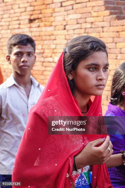 Pictures of diverse faces and people in India, representing the daily life in the region of Delhi, Varanasi, Gaya and Uttar Pradesh.