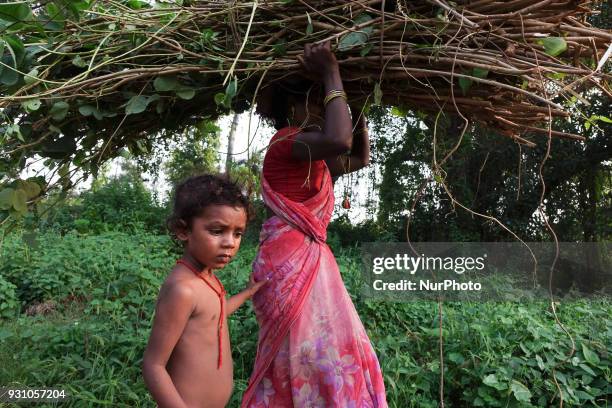 Pictures of diverse faces and people in India, representing the daily life in the region of Delhi, Varanasi, Gaya and Uttar Pradesh.