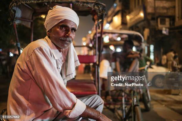 Pictures of diverse faces and people in India, representing the daily life in the region of Delhi, Varanasi, Gaya and Uttar Pradesh.