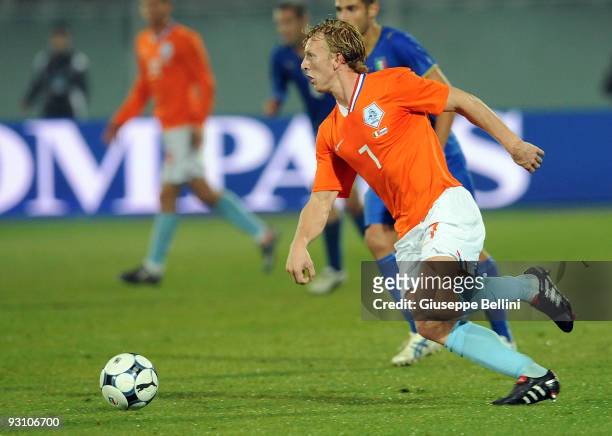 Dirk Kuyt of Holland in action during the International Friendly Match between Italy and Holland at Adriatico Stadium on November 14, 2009 in...