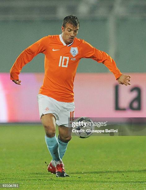 Rafael van der Vaart of Holland in action during the International Friendly Match between Italy and Holland at Adriatico Stadium on November 14, 2009...