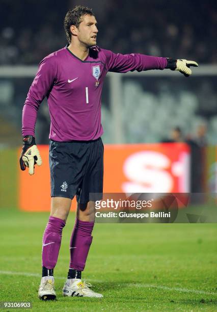 Maarten Stekelenburg of Holland in action during the International Friendly Match between Italy and Holland at Adriatico Stadium on November 14, 2009...