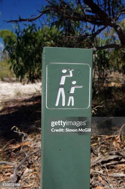 sign post indication a sightseeing lookout in the aldinga scrub conservation park, aldinga beach, south australia, australia - binoculars icon stock pictures, royalty-free photos & images