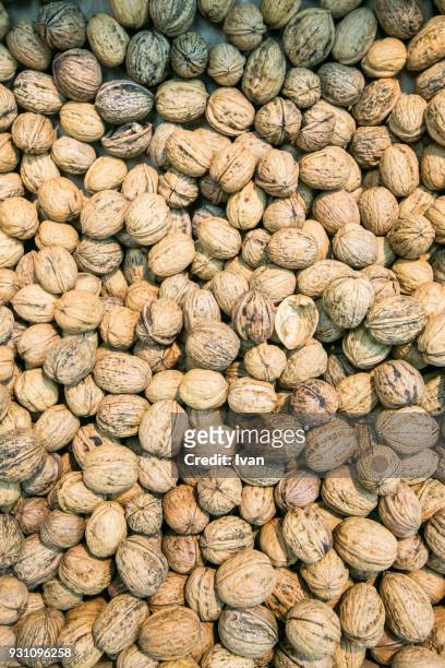 full frame texture, walnuts - naschmarkt stock-fotos und bilder