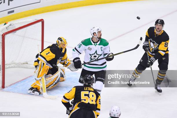Dallas Stars Left Wing Jamie Benn and Pittsburgh Penguins Defenseman Brian Dumoulin look to play an airborne puck in front of Pittsburgh Penguins...