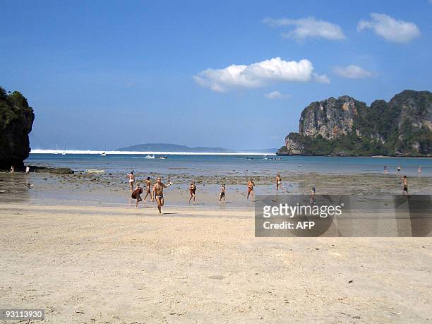 Foreign tourists react as the first of six tsunami start to roll towards Hat Rai Lay Beach, near Krabi in southern Thailand, 26 December 2004. The...