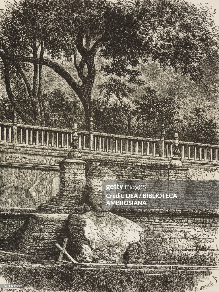 Buddha statue in the walls of the Bodhi tree
