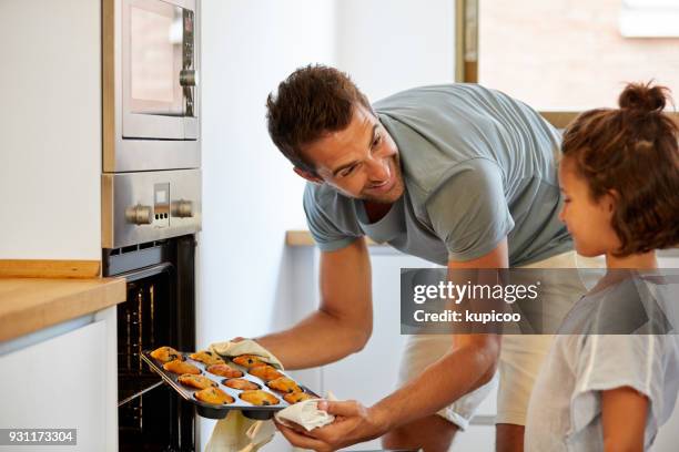 heute habe ich leckere muffins mit meiner tochter - verderbliche lebensmittel stock-fotos und bilder