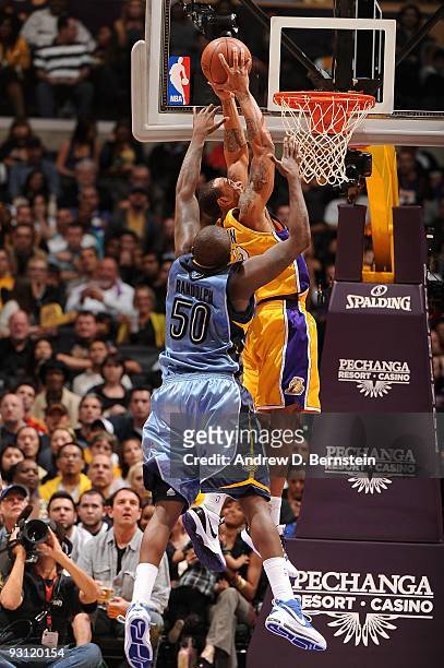 Shannon Brown of the Los Angeles Lakers goes for the dunk against Zach Randolph of the Memphis Grizzlies during the game on November 6, 2009 at...