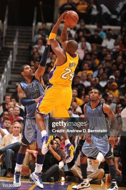 Kobe Bryant of the Los Angeles Lakers shoots against O.J. Mayo and Mike Conley of the Memphis Grizzlies during the game on November 6, 2009 at...