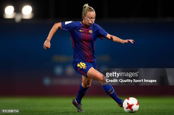 Toni Duggan of Barcelona runs with the ball during the Liga Femenina match between FC Barcelona Women and Atletico de Madrid Women at Ciutat...