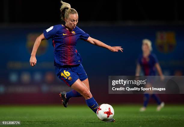 Toni Duggan of Barcelona runs with the ball during the Liga Femenina match between FC Barcelona Women and Atletico de Madrid Women at Ciutat...