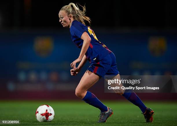 Toni Duggan of Barcelona runs with the ball during the Liga Femenina match between FC Barcelona Women and Atletico de Madrid Women at Ciutat...