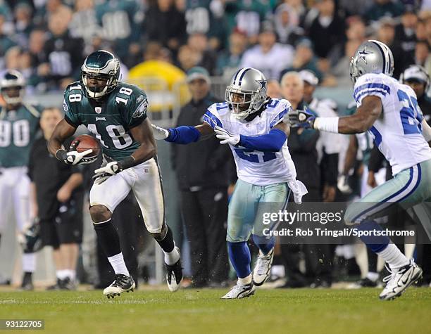 Jeremy Maclin of the Philadelphia Eagles runs with the ball against the Dallas Cowboys at Lincoln Financial Field on November 8, 2009 in...