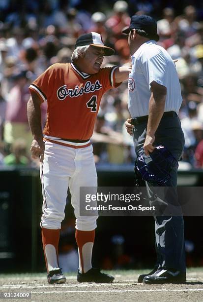 S: Manager Earl Weaver of the Baltimore Orioles arguing with the home plate umpire during a MLB baseball game circa mid 1970's at Memorial Stadium in...
