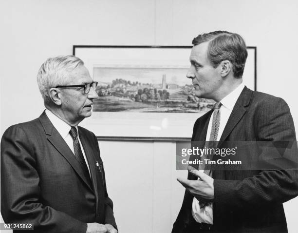 Dr Lee Alvin DuBridge , President Nixon's Scientific Adviser, meets Anthony Wedgwood Benn , the British Minister of Technology in the UK, during a...