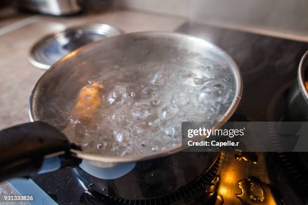 cuisine - casserole d'eau bouillante - kokande bildbanksfoton och bilder