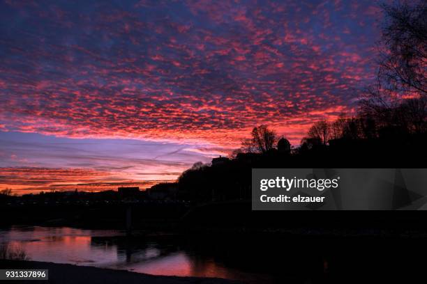 sunset in the salzach river - rio salzach imagens e fotografias de stock